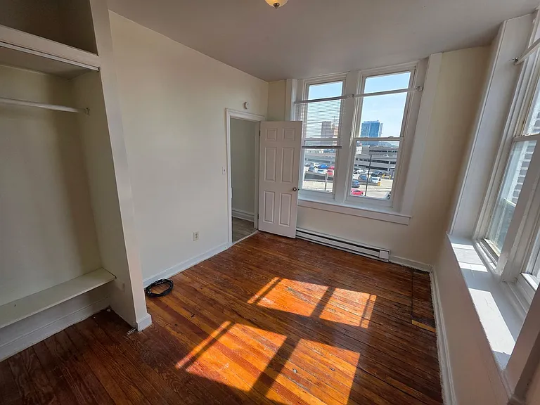 621 W Turner St — Photo 5