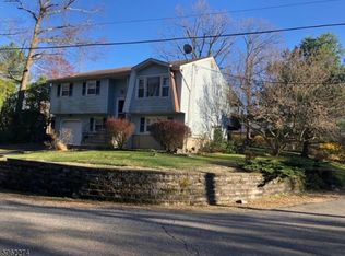 24 Lucas Rd, Hopatcong, NJ 07843