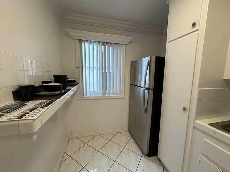 Edgemont Apts — Photo 23