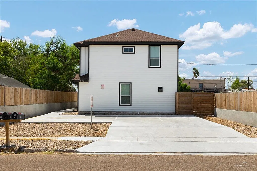 2 bed, 1.5 bath, 2718 sqft, $1,150 — Photo 1