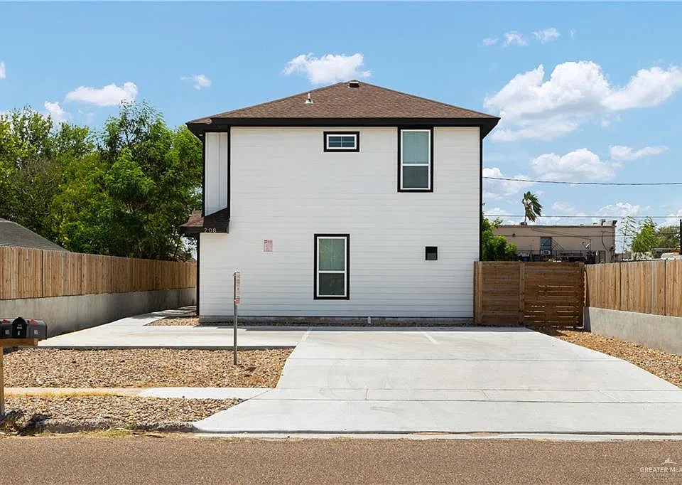 208 S Kansas Ave #3