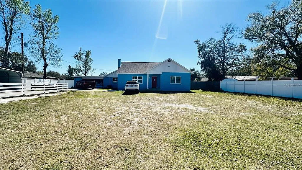 3 bed, 1.0 bath, 1537 sqft, $2,600 — Photo 1