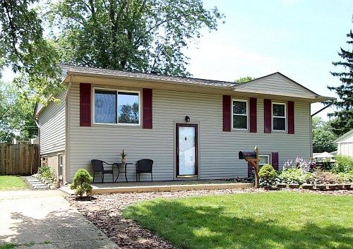 1st image of 393 Prince Of Wales Dr