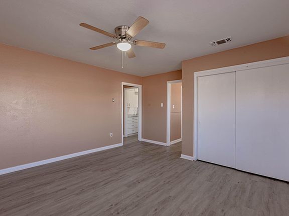 Living Room (1/2)