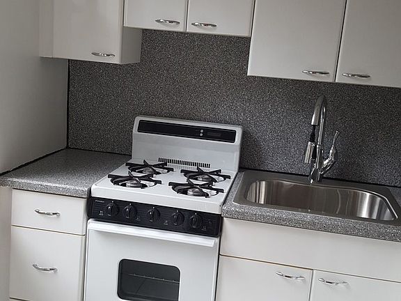 2nd image of 330 W 55th St APT 4D