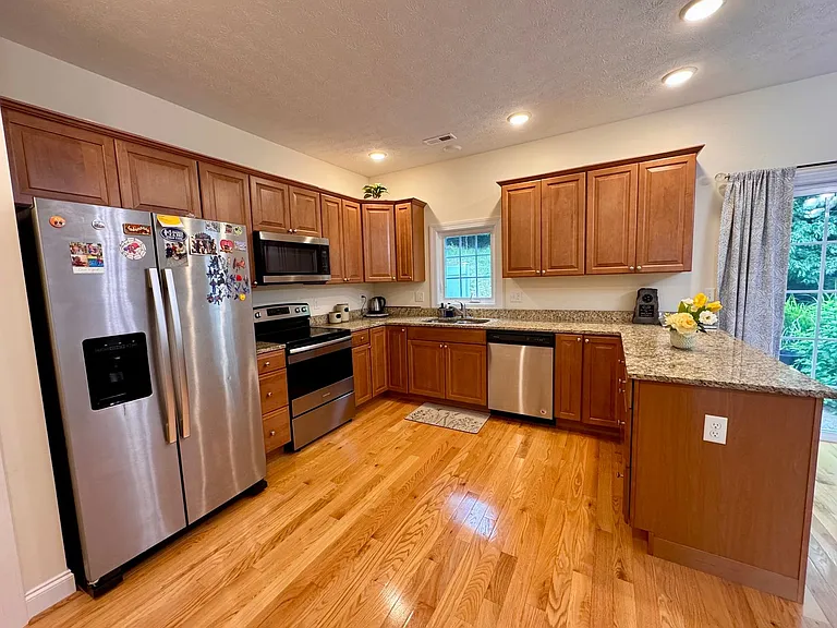 573 Spring Oaks Dr — Photo 6