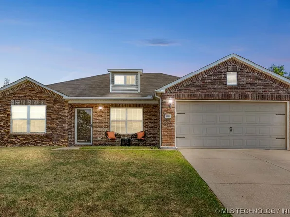 9868 E Swan Dr, Claremore, OK 74019