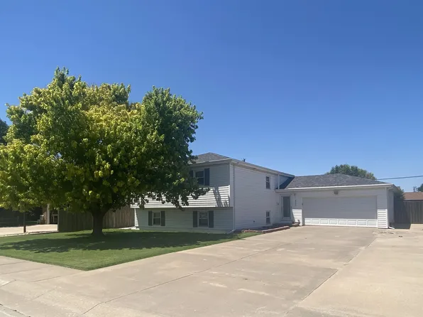 2511 E 19th St, Hays, KS 67601