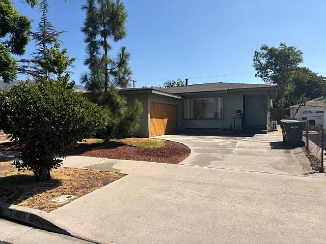 3 bed, 1.5 bath, 1100 sqft, $2,700 — Photo 1