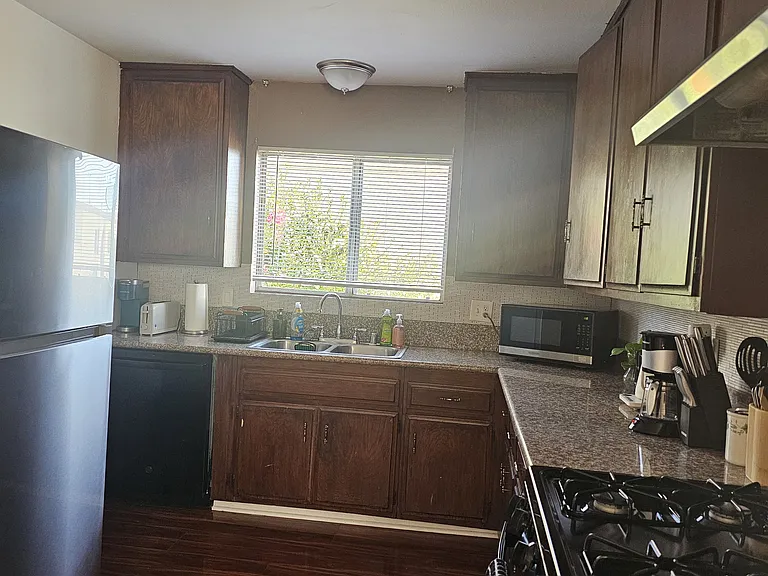 2112 Manhattan Beach Blvd #D — Photo 8