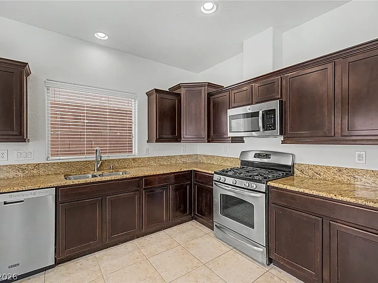 2608 Romarin Ter — Photo 11
