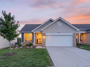 812 Whispering Village Cir, Ballwin, MO 63021
