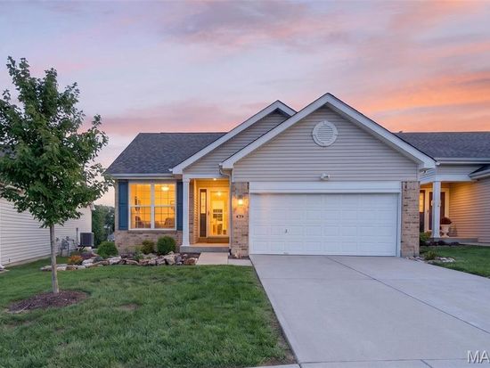 812 Whispering Village Cir, Ballwin, MO 63021