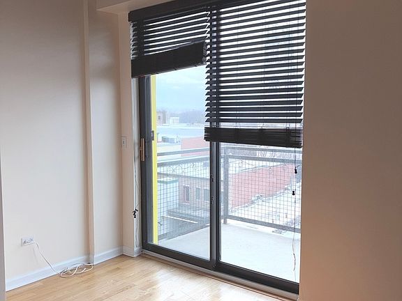 5th image of 1122 W Catalpa Ave APT 614