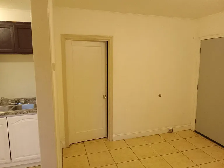 2419 E Lewis Ave — Photo 11