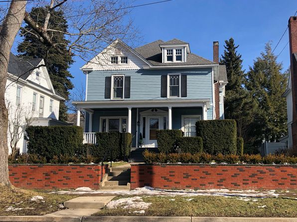 702 Lakeview Ave, Jamestown, NY 14701 – 4-bedroom rental in Jamestown