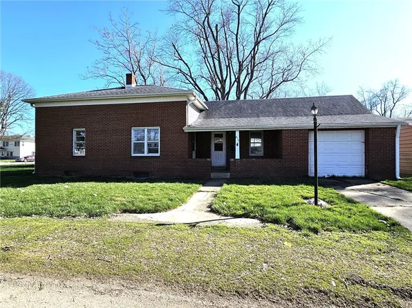 818 E Julia St, Clinton, IL 61727
