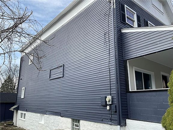 4th image of 1319 Everett St