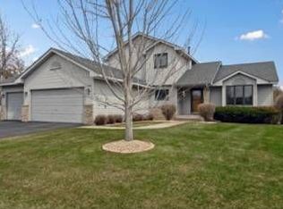8600 Vagabond Ln N, Maple Grove, MN 55311