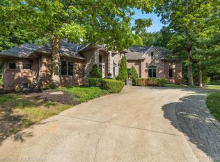 3195 Beach Lake Dr W, Milford, MI