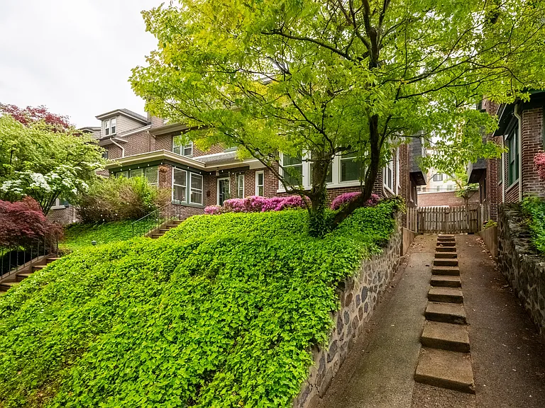 1406 Lovering Ave — Photo 2