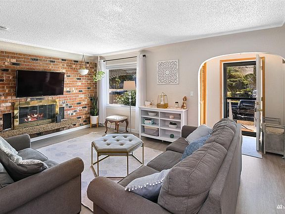 5th image of 6707 A St