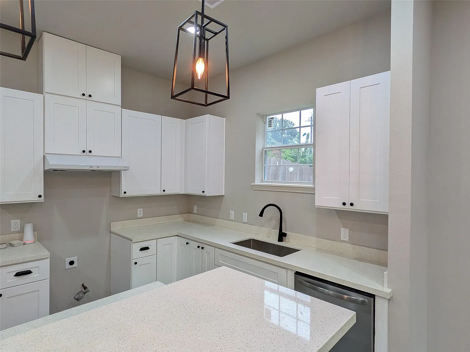 3 bed, 3.5 bath, 1664 sqft, $1,995 — Photo 4