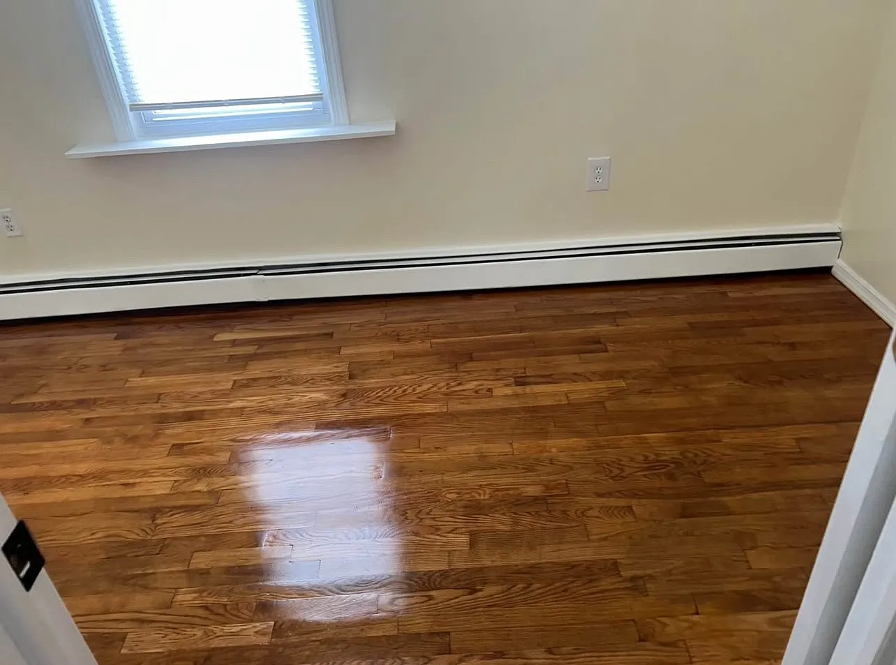 3 bed, 900 sqft, $2,300 — Photo 1