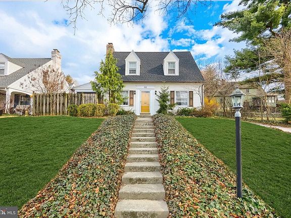 2nd image of 322 Creston Rd