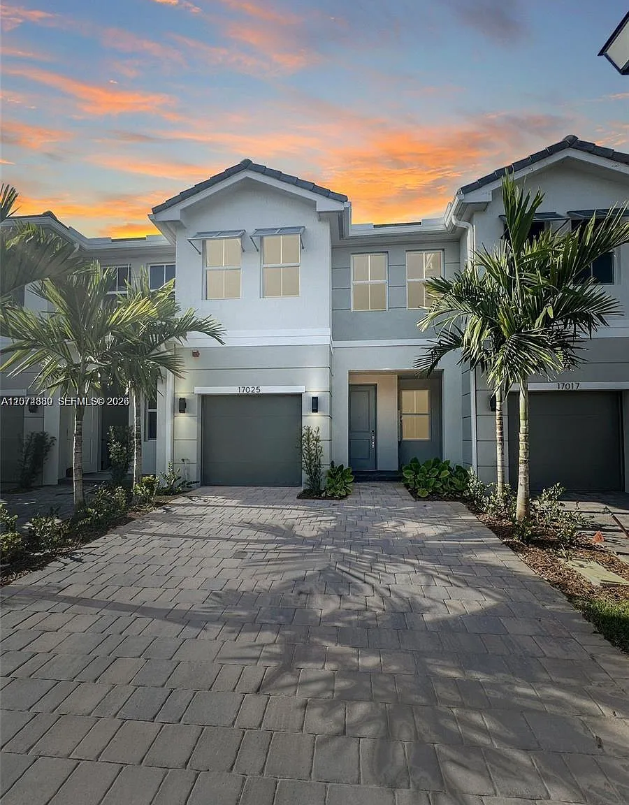 4 bed, 2.5 bath, 2236 sqft, $4,200 — Photo 1