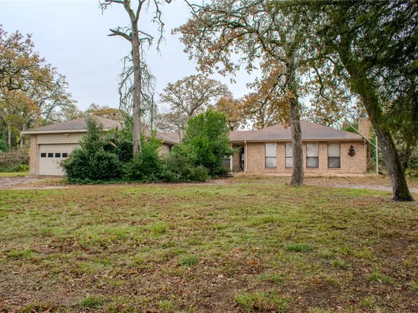 19 Lakefront Dr, Hilltop Lakes, TX 77871