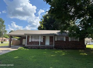 915 Daniel Boone Dr, Dyersburg, TN 38024