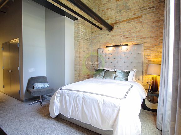 5th image of 450 E Illinois St #5678