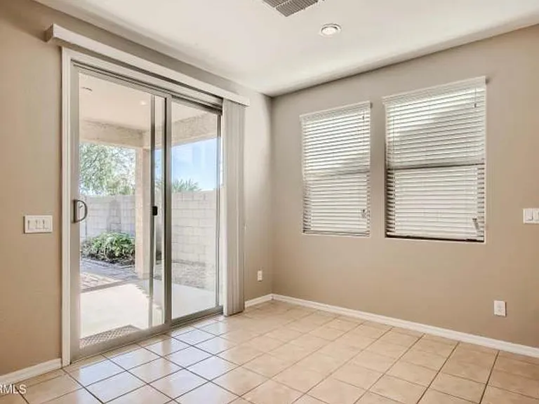 35359 N Donovan Dr — Photo 6