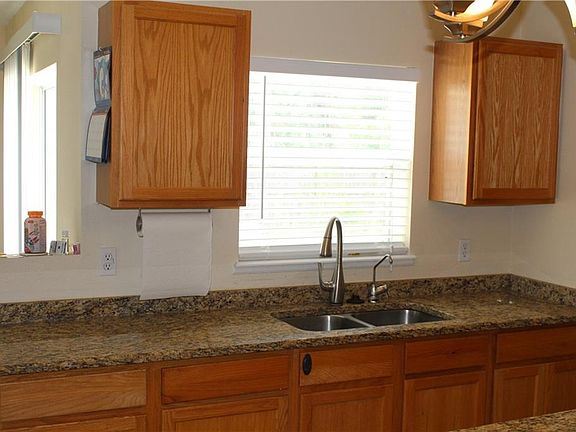 4th image of 1560 Maile St