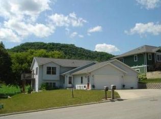 122 Bluffview Dr, Winona, MN 55987