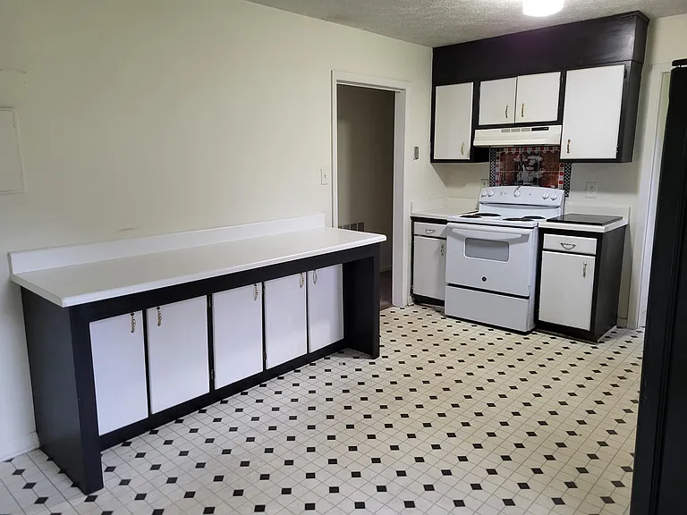 6811 Radial Dr — Photo 7