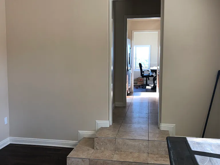 2401 W Victoria Dr — Photo 7