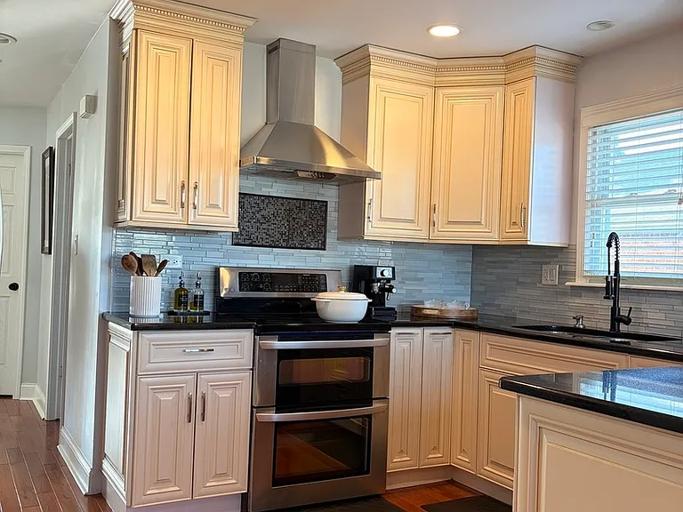 4605 Prairie Ave — Photo 5