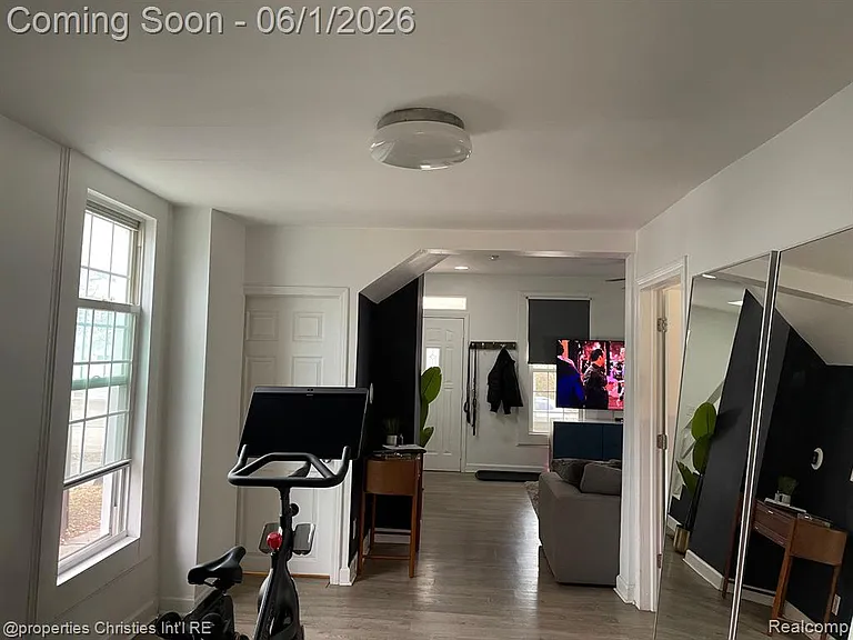 225 Fairgrove Ave — Photo 8