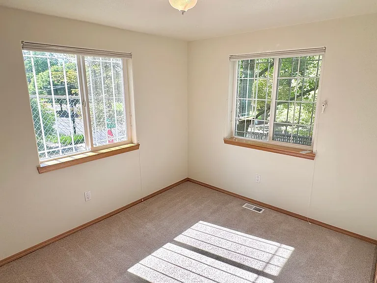 8702 NE Glisan St — Photo 23
