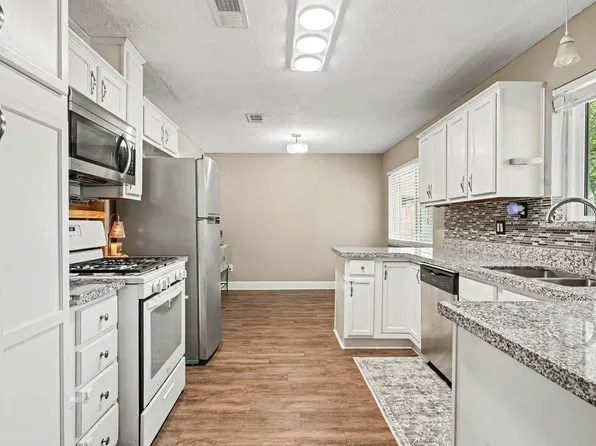 409 E X St, Deer Park, TX 77536