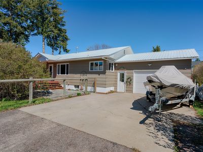 831 11th St W, Columbia Falls, MT, 59912