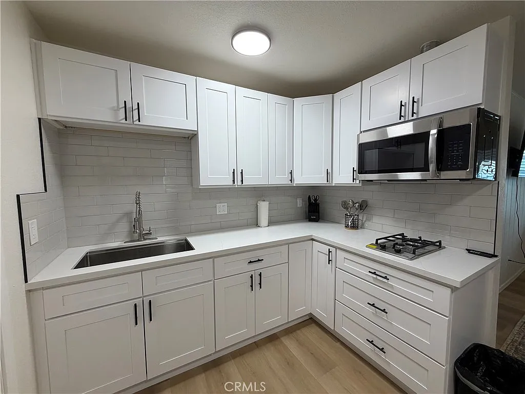 1 bed, 400 sqft, $1,600 — Photo 3