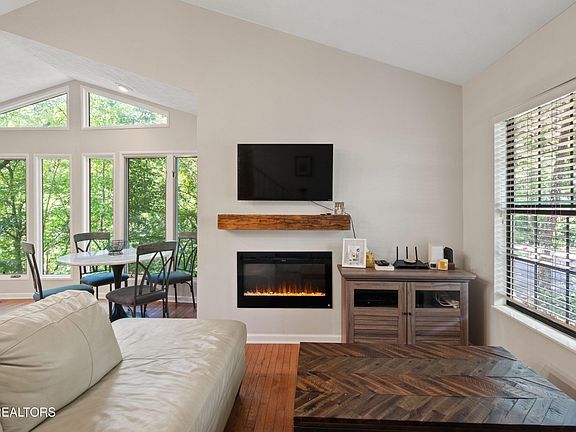 4th image of 7313 Wildwood Ct