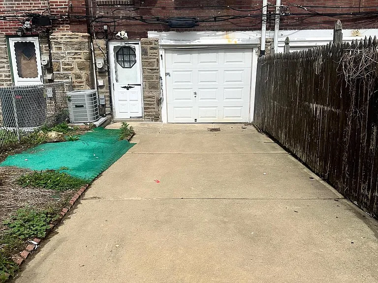 4240 Sheffield Ave — Photo 13