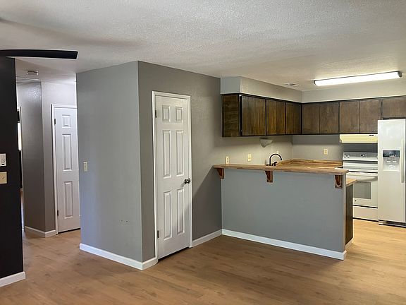 3rd image of 2842 Jolyn Way #A