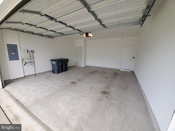 4th image of 17152 Four Seasons Dr