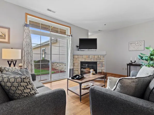 1030 River Place BOULEVARD #2, Waukesha, WI 53189