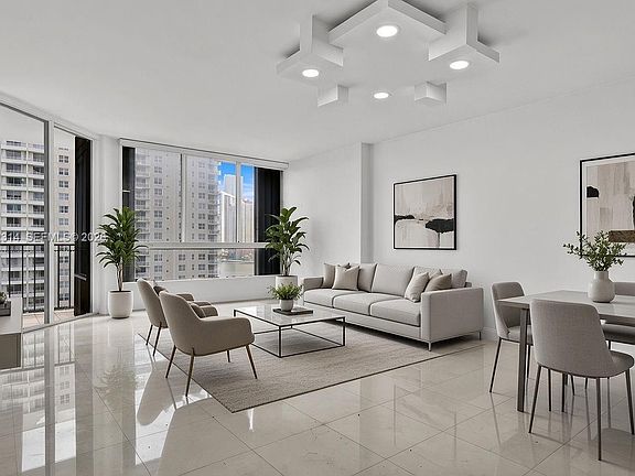 4th image of 520 Brickell Key Dr